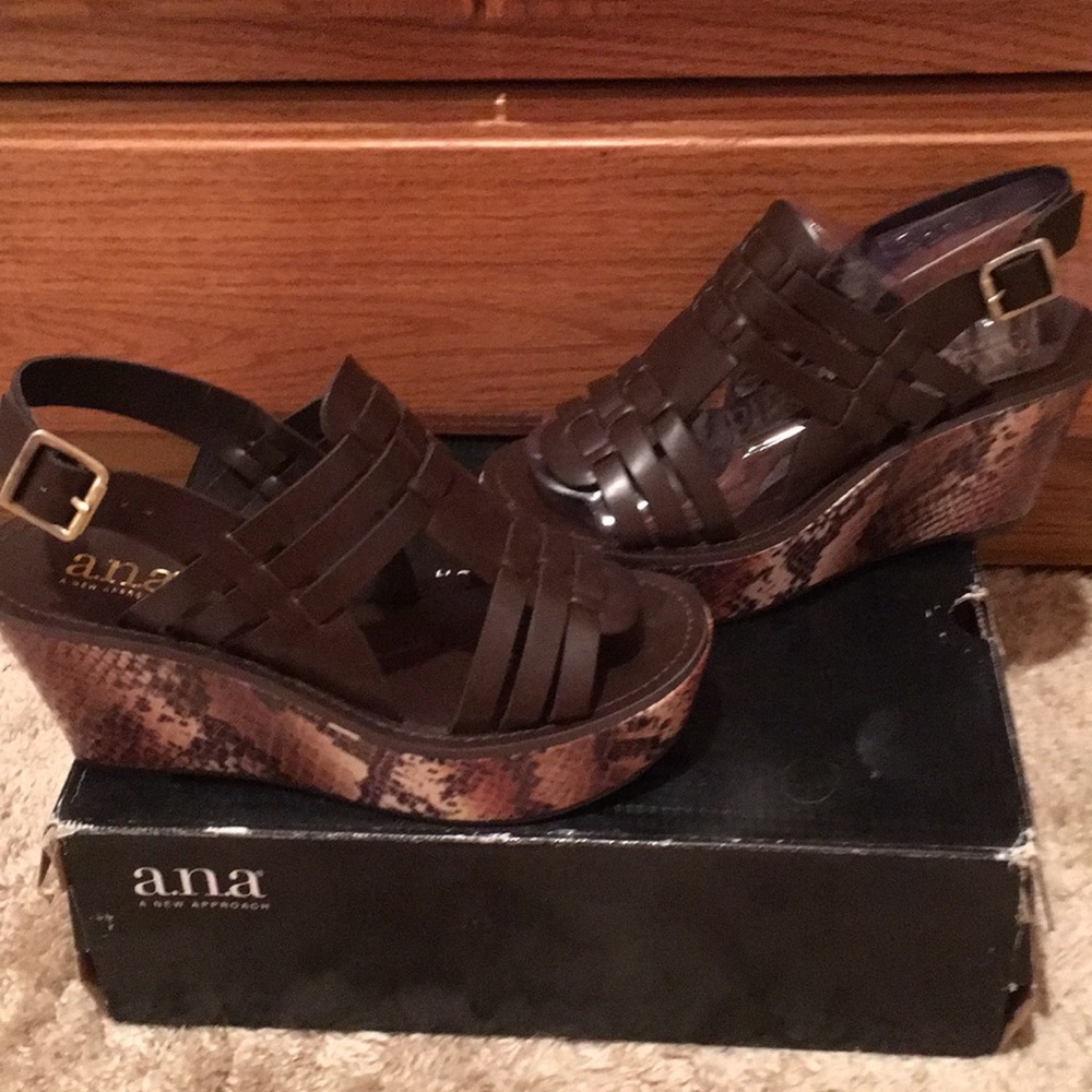 NWT A.N.A. Jillian brown snakeskin sandal heel 6.5 - Picture 3 of 9